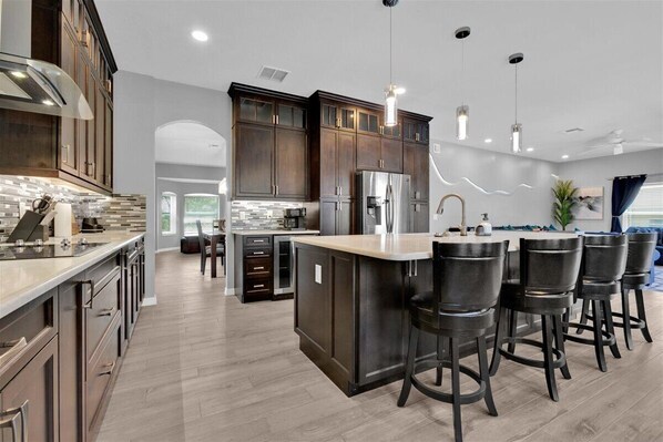 ميكروويف، فرن، موقد طهي مسطح، غسالة أطباق