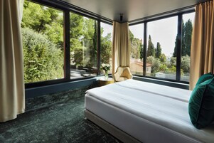 Cortinas blackout, sistema de insonorización y wifi gratis 