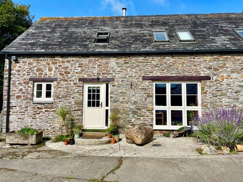 The Hay Loft 5 Bedroom Farmhouse near Bude & Crakington Haven Surf Beaches