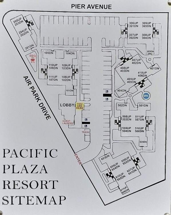 Mapa del Resort Pacific Plaza, con Pier Avenue, acceso al estacionamiento aéreo, vestíbulo, lavandería para huéspedes y varios números de habitación.