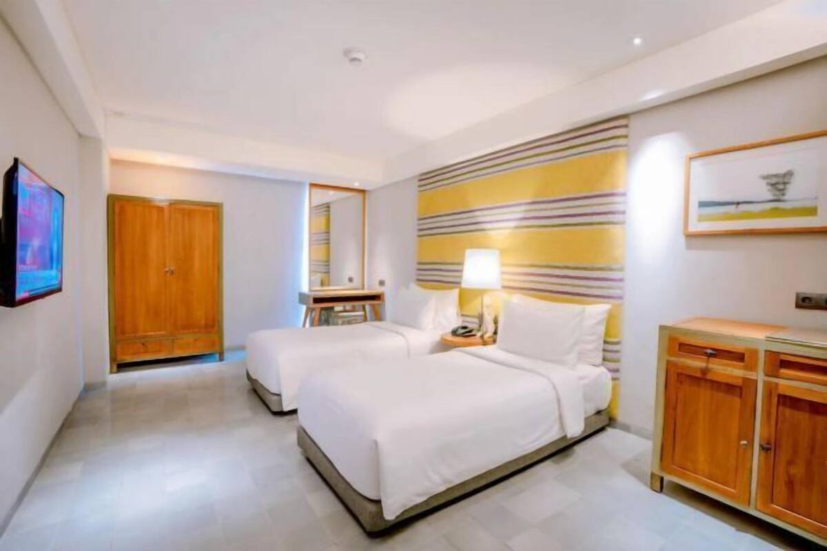 Premium bedding, in-room safe, desk, laptop workspace