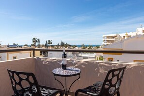 Outdoor dining - Villa Terramar - Golden & Salty (Guia)