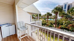 Property grounds - SPC 9220 is a Dog Friendly 2 BR - up to 2 pets (Destin)