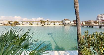 Beautiful Lake Front Southbay 61