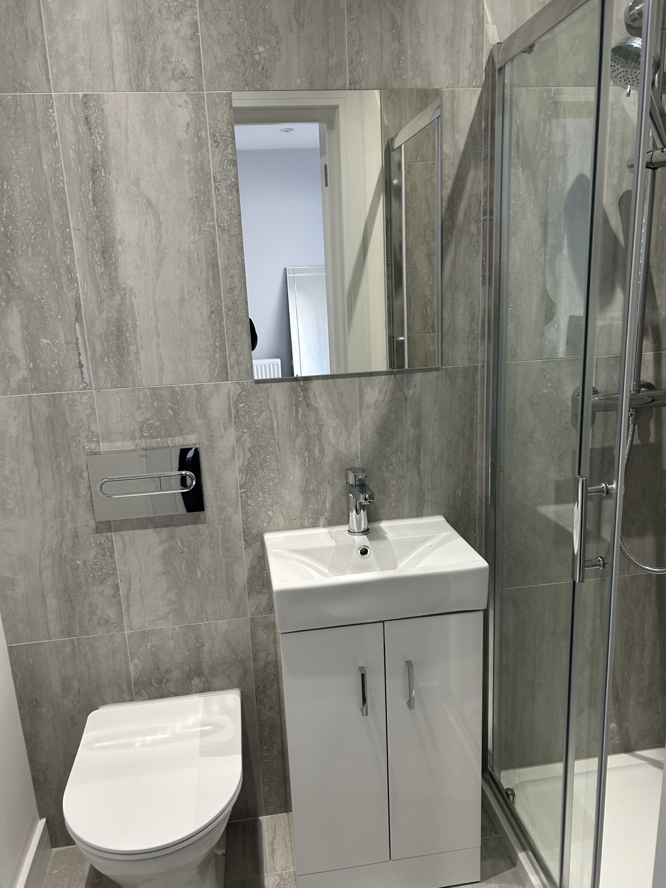 Luxury Twin Room, Ensuite (Front View) | Bathroom | Free toiletries, soap, shampoo, toilet paper