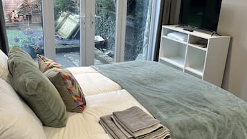 Luxury Double Room, Ensuite, Garden View