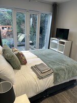 Luxury Double Room, Ensuite, Garden View | Free WiFi