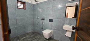 Deluxe Single Room, Garden View | Bathroom