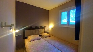 1 Schlafzimmer, Bügeleisen/Bügelbrett