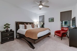 4 slaapkamers, een bureau, een strijkplank/strijkijzer, reisbedje