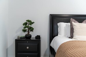 3 bedrooms, desk, iron/ironing board, travel crib
