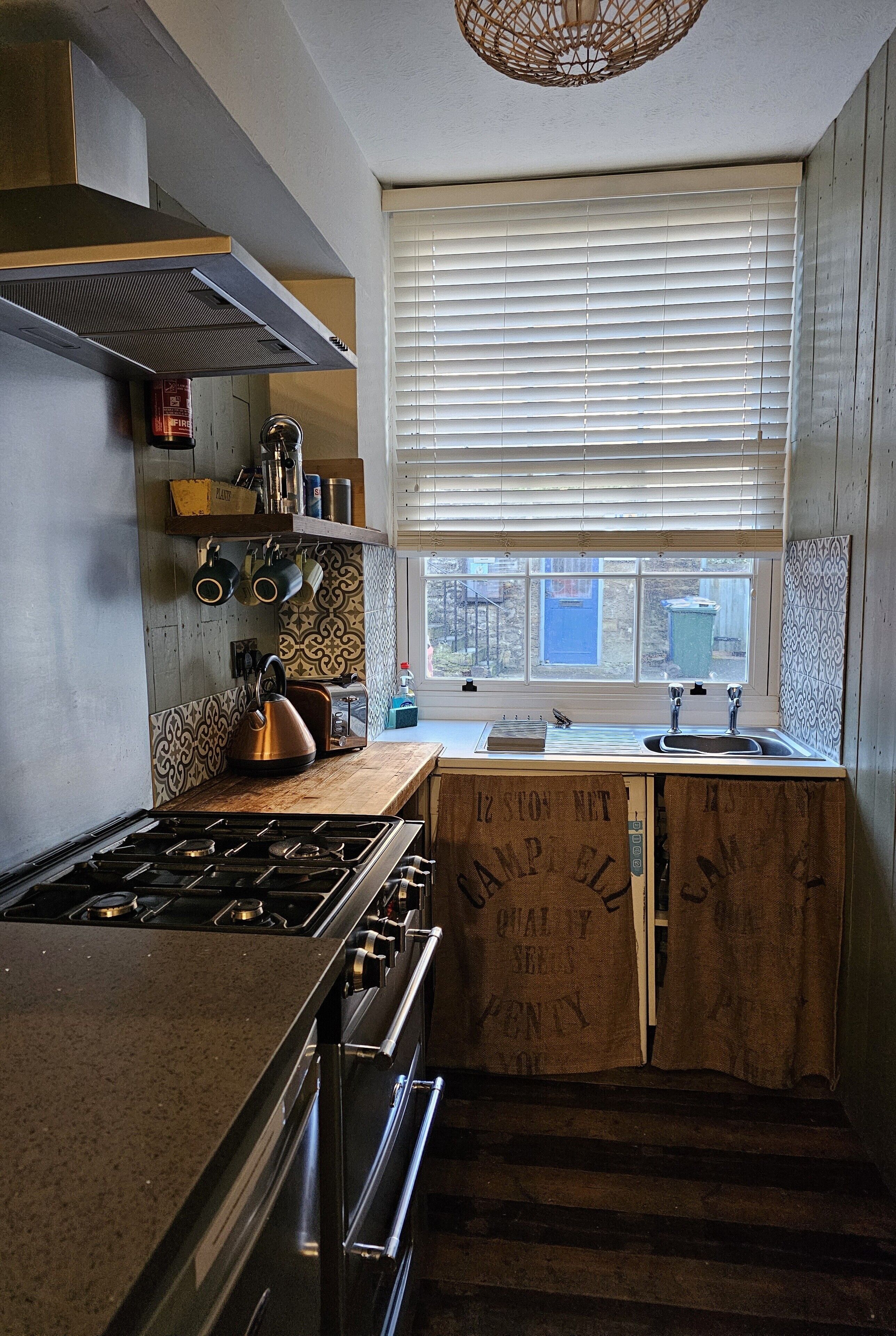 冰箱、微波炉、烤箱、炉灶