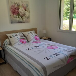 2 habitaciones, tabla de planchar con plancha y cuna de viaje 