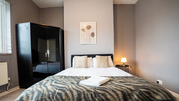 2 chambres, bureau, fer et planche à repasser, Wi-Fi gratuit