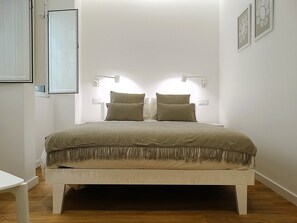 1 bedroom, in-room safe, desk, iron/ironing board