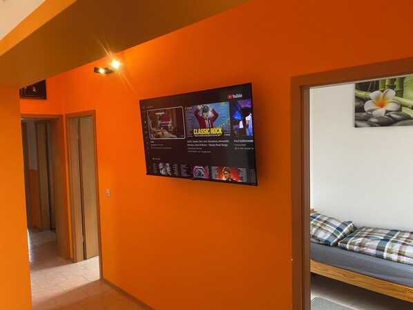 2 bedrooms, WiFi, bed sheets