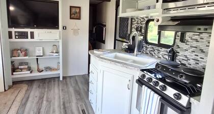 Camp Wee Acres. Cozy camper with beautiful views.