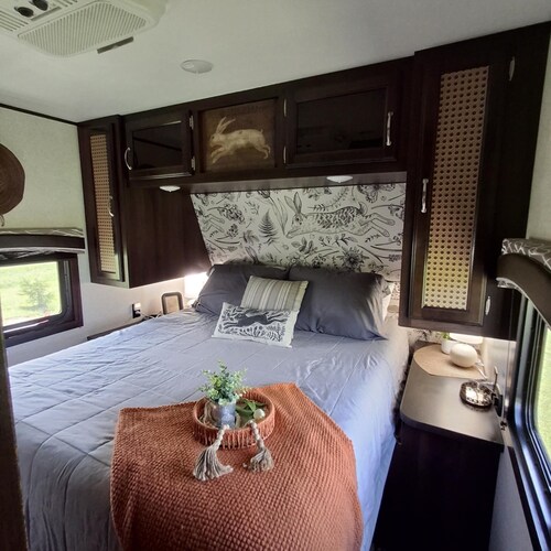 Camp Wee Acres. Cozy camper with beautiful views.