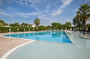 Outdoor pool - Apart Dina Lazise, pool, parking, WIFI, KLima, garden, laundry package (Colà)