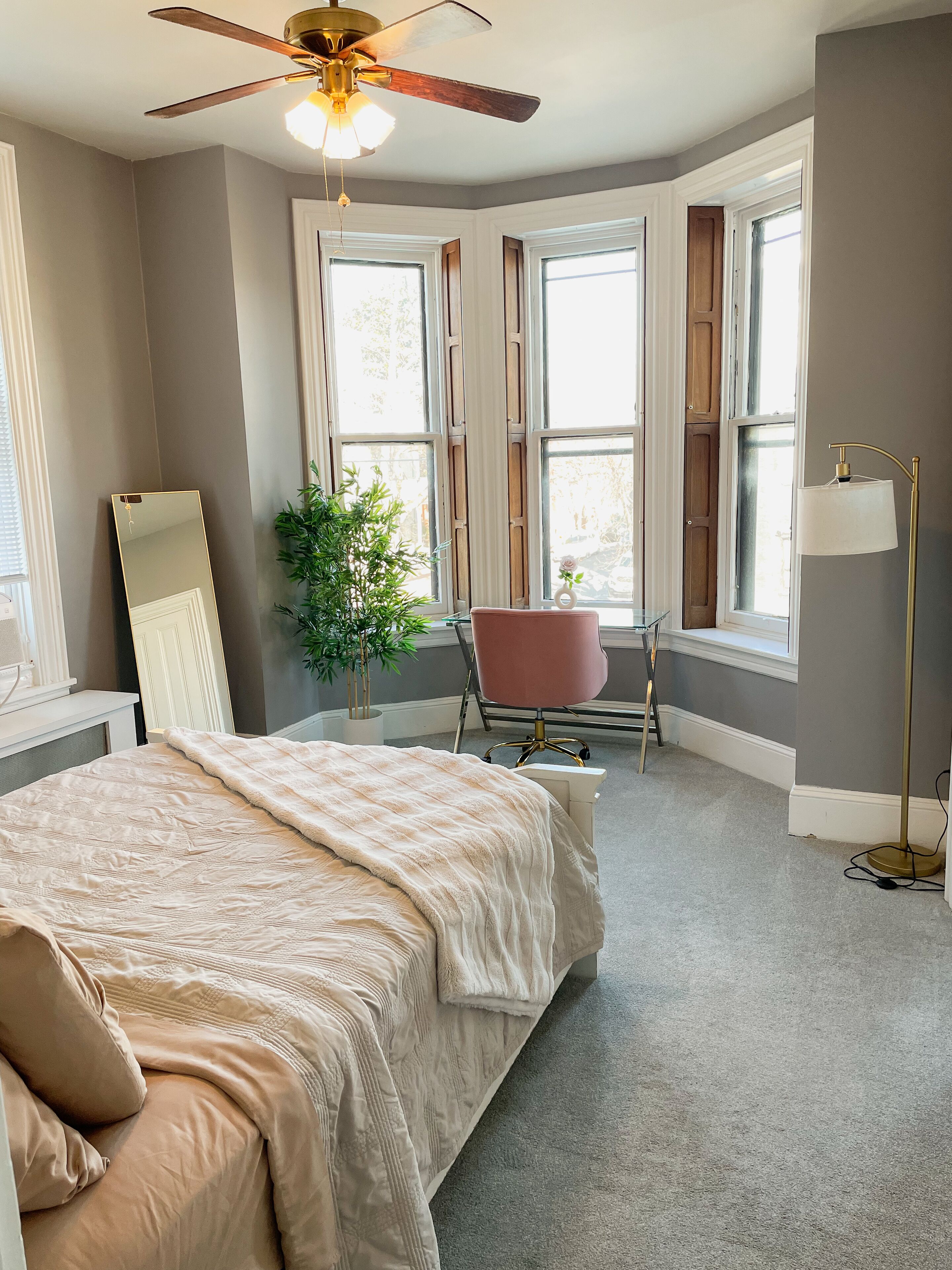 2 عدّة غرف نوم ومكتب وواي فاي مجانًا وملاءات أسرّة