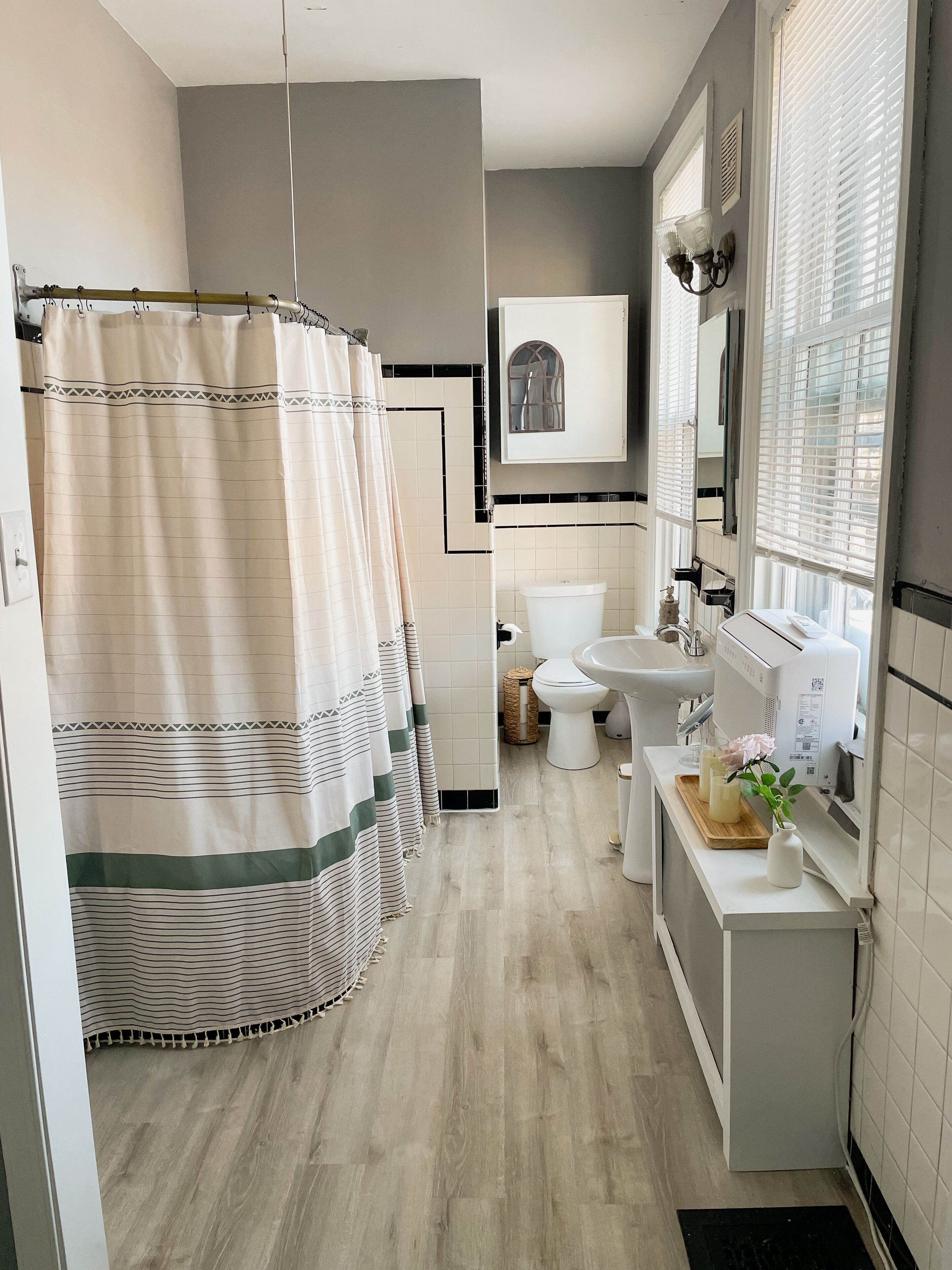 مجففات شعر، مناشف، صابون، شامبو