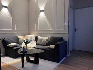 Living area - AppartNuit (Le Creusot)