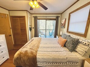 4 bedrooms, iron/ironing board, WiFi