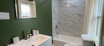 Amazing Deal: Spacious 4-Bed, 2-Bath Duplex Apartment!