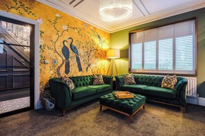 Télévision, cheminée