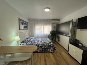 1 soverom, strykejern/-brett, wi-fi (inkludert) og sengetøy