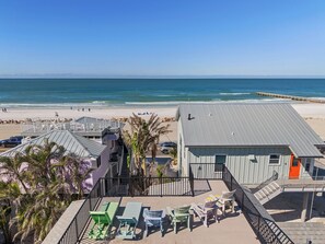 Property grounds - BIG 4/4: OCEAN VIEW+ROOFTOP DECK+ SWIMSPA+POOL TABLE+PUTTING GREEN-SLEEPS 13!!! (Bradenton Beach)
