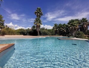 حمّام سباحة مُدفَّأ