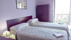 Habitació doble o amb dos llits individuals clàssica, no fumadors | Escriptori i wifi gratuïta 