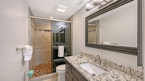 Shower, hair dryer, towels - Sunsets and Sand 2 Bed 2 Bath Siesta Key Beach with Full Gulf Views (Siesta Key)