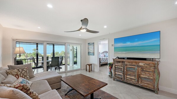 Smart TV, books - Sunsets and Sand 2 Bed 2 Bath Siesta Key Beach with Full Gulf Views (Siesta Key)