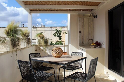 Ancient residence with panoramic terrace in the historic center a few minutes from the sea