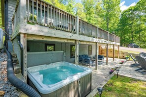 Terrace/patio - Modern Dog Friendly Farmhouse Fun by Deep Creek Lake (McHenry)