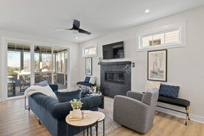 スマートテレビ、暖炉