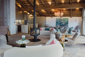 Duplex | Private kitchen | Fridge, microwave, oven, stovetop - Silverstone by Alpine Resorts (Val-d'Isere)