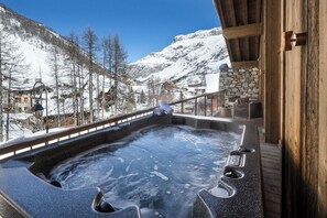 Apartment | Private spa tub