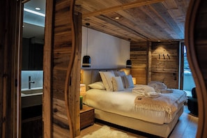 Duplex | In-room safe, individually decorated, soundproofing, iron/ironing board - Silverstone by Alpine Resorts (Val-d'Isere)
