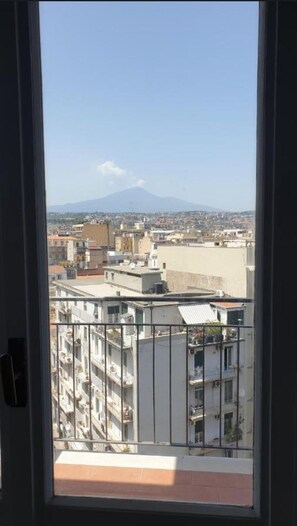 Interior - Cozy apartment, 5 minutes from the historic center with sea and Etna views. (Catania)