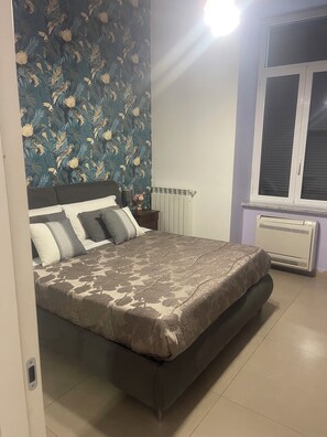 Apartment | 2 bedrooms, free WiFi - Duomo Family House (Naples)