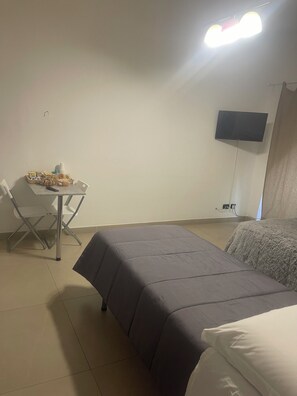 Apartment | 2 bedrooms, free WiFi - Duomo Family House (Naples)
