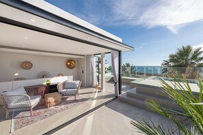 A modern outdoor living area with a sofa set, a coffee table, and a patterned rug. - Solaga - Pedregal (Málaga)