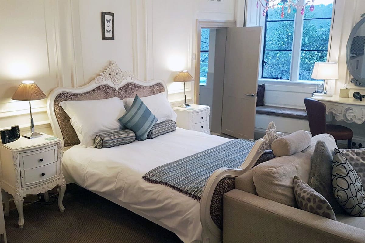 Superior Room | 1 bedroom, iron/ironing board, free WiFi