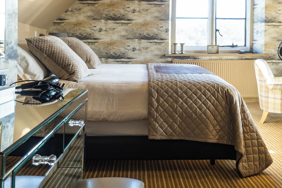 Executive Penthouse, Valley View | 1 bedroom, iron/ironing board, free WiFi