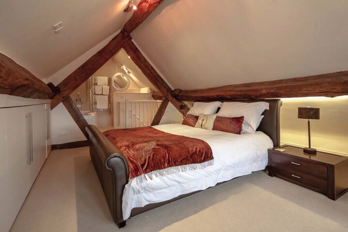Standard Room, Garden View | 1 bedroom, iron/ironing board, free WiFi