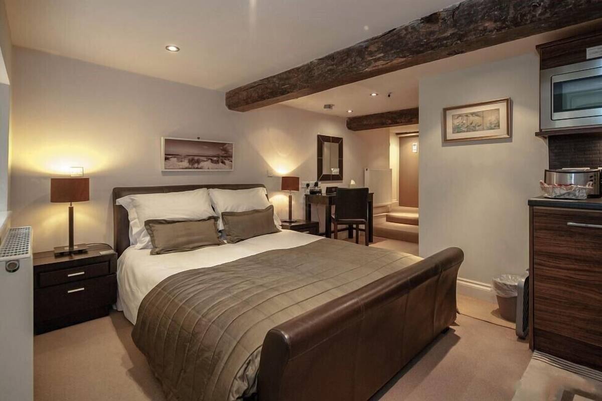 Standard Room, Garden View | 1 bedroom, iron/ironing board, free WiFi