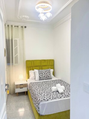 3 habitaciones, tabla de planchar con plancha, wifi y ropa de cama 